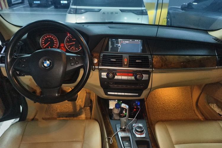 Used BMW X5 2011 xDrive35i Luxury Model Center Console