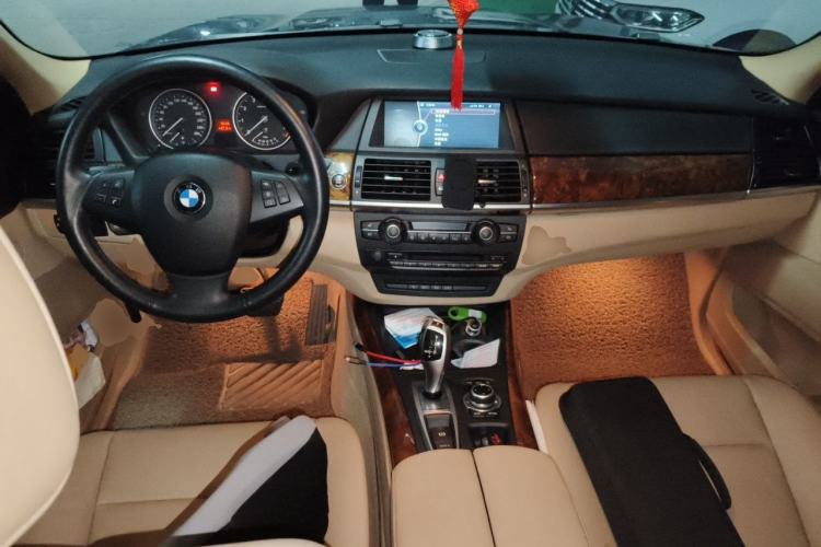 Used BMW X5 2011 xDrive35i Leading Model Center Console