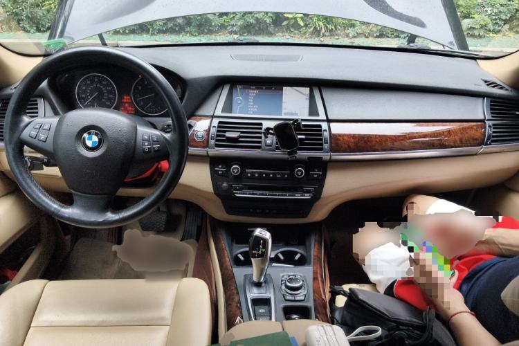 Used BMW X5 2011 xDrive35i Leading Model Center Console