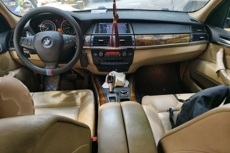 Used BMW X5 2011 xDrive35i Leading Model Center Console