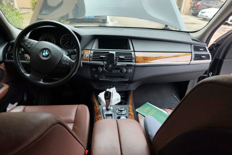 Used BMW X5 2011 xDrive35i Leading Model Center Console