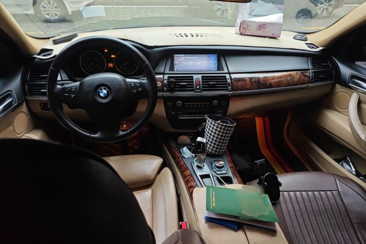 Used BMW X5  Center Console