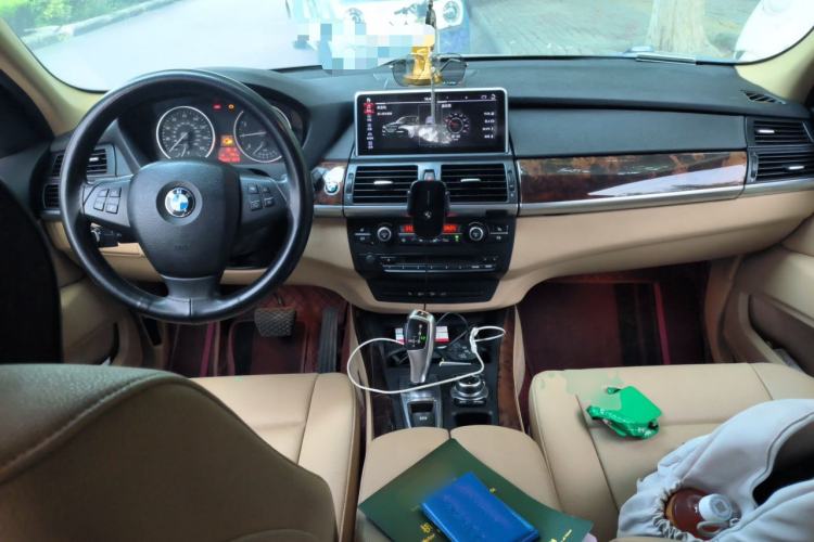 Used BMW X5 2011 xDrive35i Leading Model Center Console