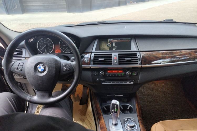 Used BMW X5 2011 xDrive35i Leading Model Center Console