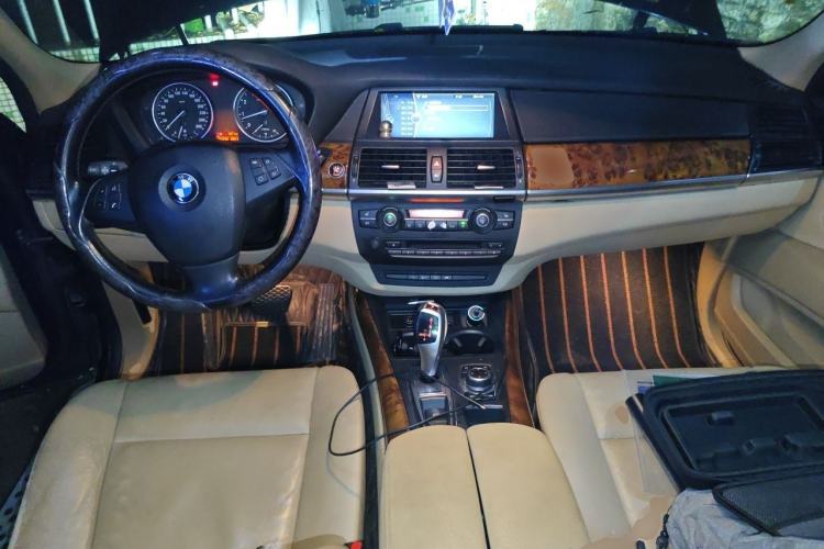 Used BMW X5 2011 xDrive35i Leading Model Center Console