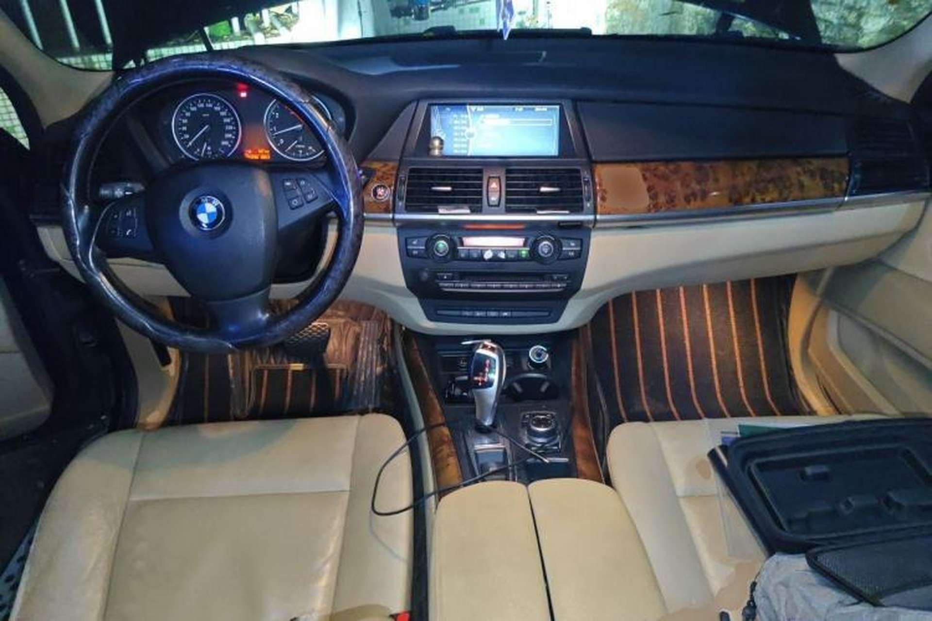 Used BMW X5 2011 xDrive35i Leading Model Center Console