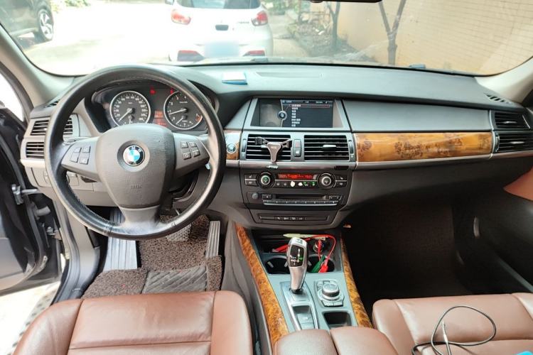 Used BMW X5 2011 xDrive35i Leading Model Center Console