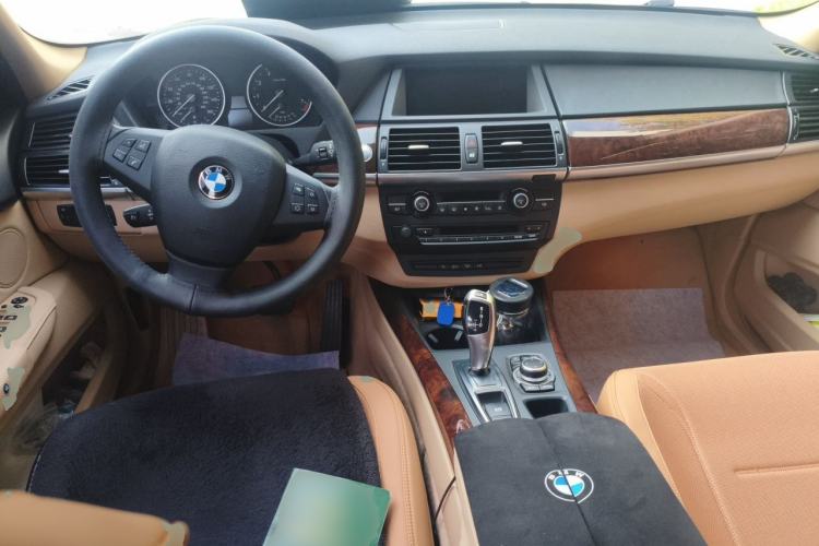 Used BMW X5  Center Console