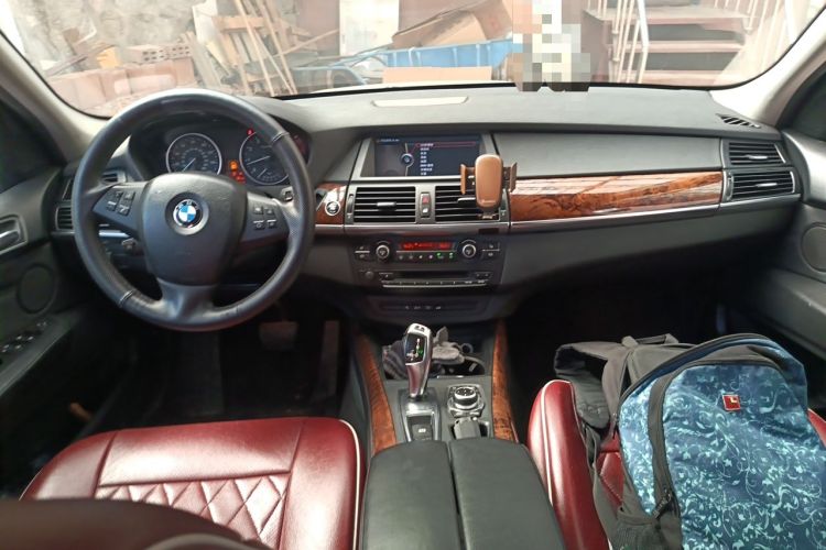 Used BMW X5 2011 xDrive35i low-power version U.S. specification Center Console