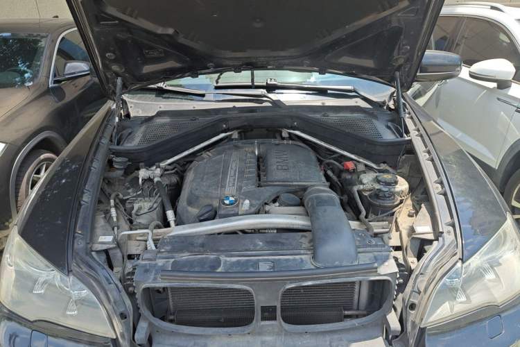 Used BMW X5 2011 xDrive35i Leading Model Engine Bay
