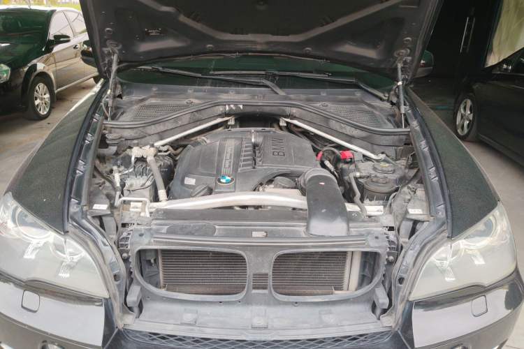 Used BMW X5 2011 xDrive35i Leading Model Engine Bay