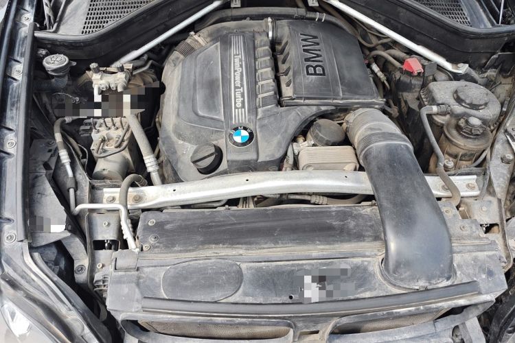 Used BMW X5 2011 xDrive35i U.S. specification Engine Bay