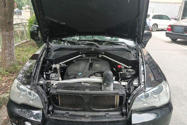 Used BMW X5  Engine Bay