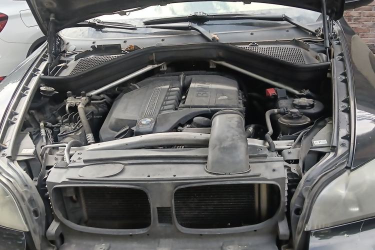 Used BMW X5 2011 xDrive35i Leading Model Engine Bay