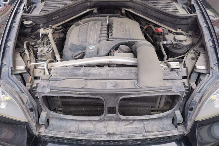 Used BMW X5 2011 xDrive35i Leading Model Engine Bay