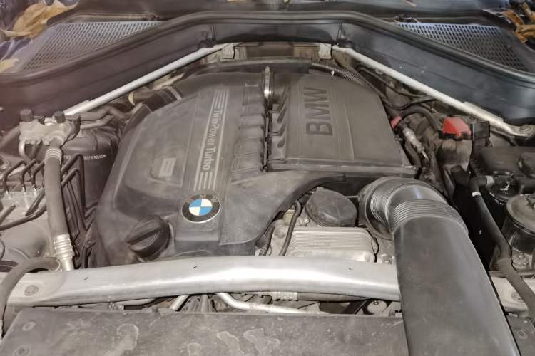Used BMW X5 2011 xDrive35i Leading Model Engine Bay