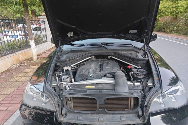 Used BMW X5 2011 xDrive35i Leading Model Engine Bay