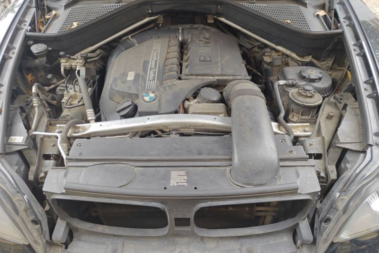 Used BMW X5 2011 xDrive35i Leading Model Engine Bay