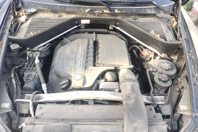 Used BMW X5 2011 xDrive35i Leading Model Engine Bay