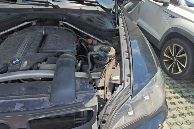 Used BMW X5 2011 xDrive35i Leading Model Engine Bay Left