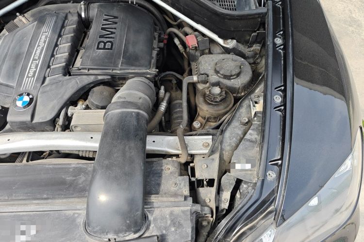 Used BMW X5 2011 xDrive35i U.S. specification Engine Bay Left