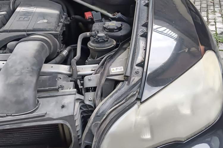 Used BMW X5 2011 xDrive35i Leading Model Engine Bay Left