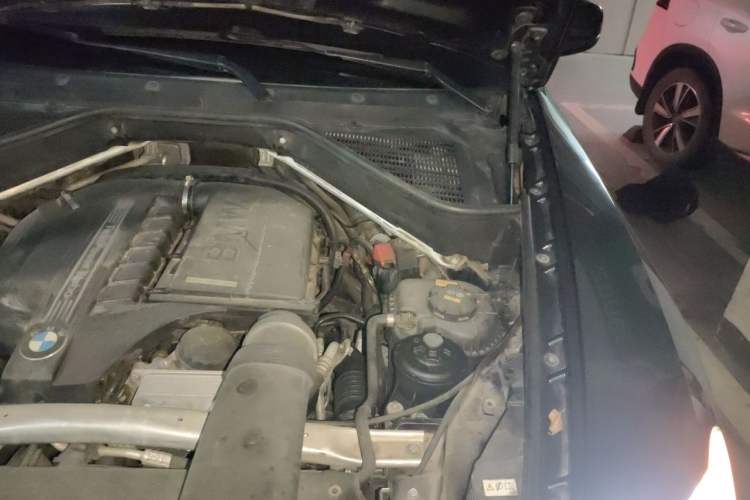 Used BMW X5 2011 xDrive35i Leading Model Engine Bay Left