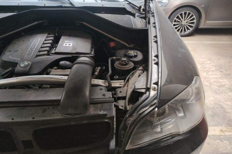 Used BMW X5 2011 xDrive35i Luxury Model Engine Bay Left