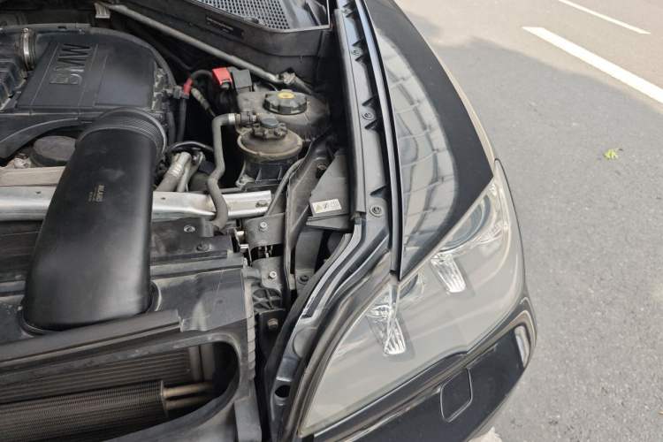 Used BMW X5 2011 xDrive35i Luxury Edition Engine Bay Left