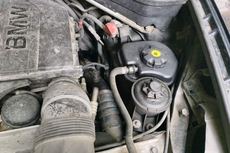 Used BMW X5 2011 xDrive35i Leading Model Engine Bay Left