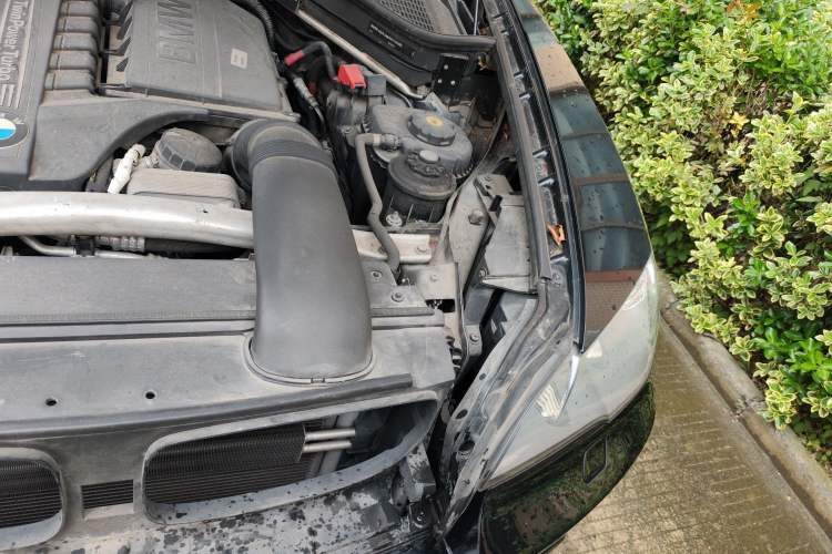Used BMW X5 2011 xDrive35i Leading Model Engine Bay Left