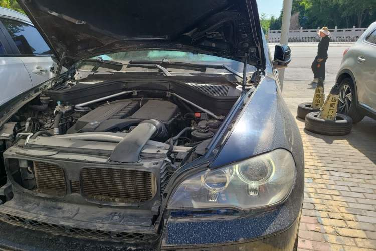 Used BMW X5 2011 xDrive35i Luxury Edition Engine Bay Left