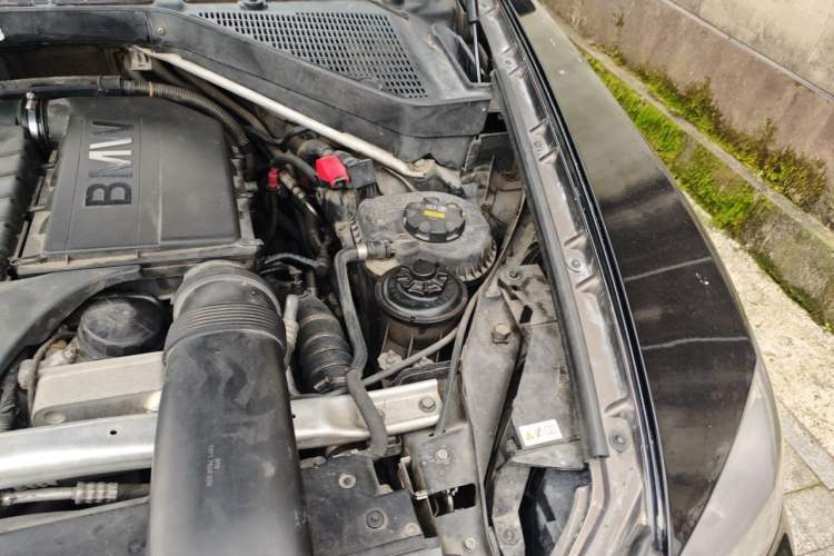 Used BMW X5 2011 xDrive35i Luxury Model Engine Bay Left
