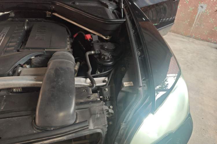 Used BMW X5 2011 xDrive35i Leading Model Engine Bay Left