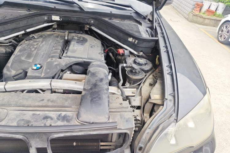 Used BMW X5 2011 xDrive35i Luxury Model Engine Bay Left