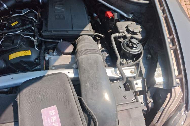 Used BMW X5 2011 xDrive35i U.S. specification Engine Bay Left