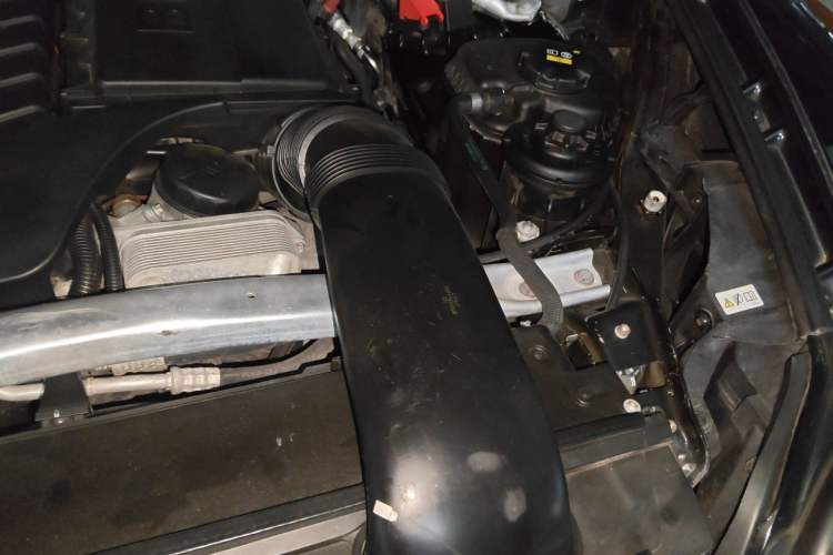 Used BMW X5 2011 xDrive35i Leading Model Engine Bay Left