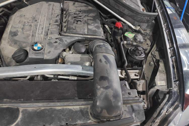 Used BMW X5 2011 xDrive35i Leading Model Engine Bay Left