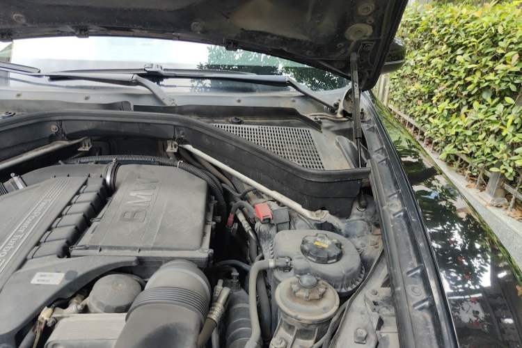 Used BMW X5 2011 xDrive35i Leading Model Engine Bay Left