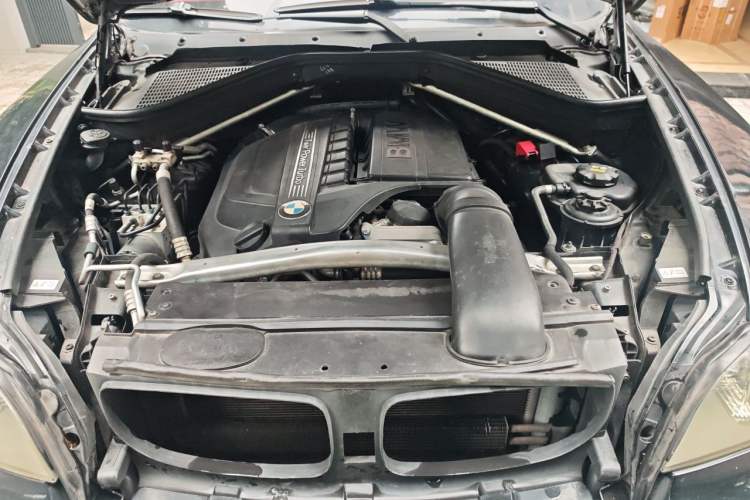 Used BMW X5 2011 xDrive35i Leading Model Engine Bay