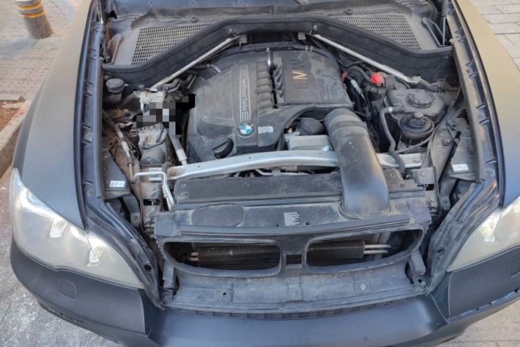 Used BMW X5 2011 xDrive35i M Sport model Engine Bay