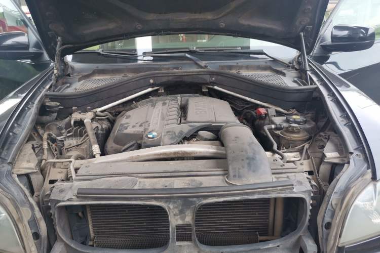 Used BMW X5 2011 xDrive35i Leading Model Engine Bay