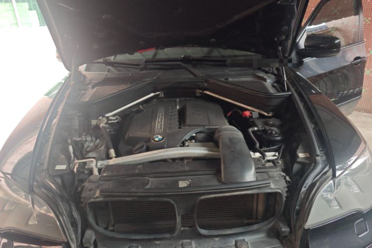 Used BMW X5 2011 xDrive35i Leading Model Engine Bay