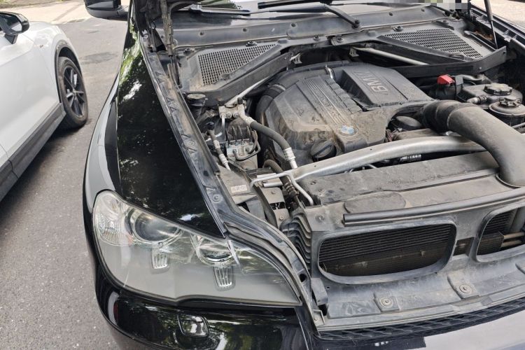 Used BMW X5 2011 xDrive35i Leading Model Engine Bay Right