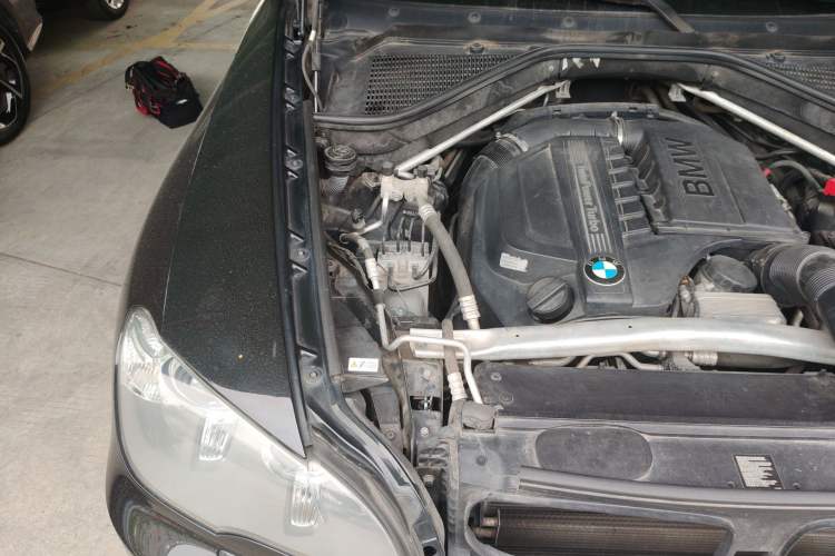 Used BMW X5 2011 xDrive35i Leading Model Engine Bay Right