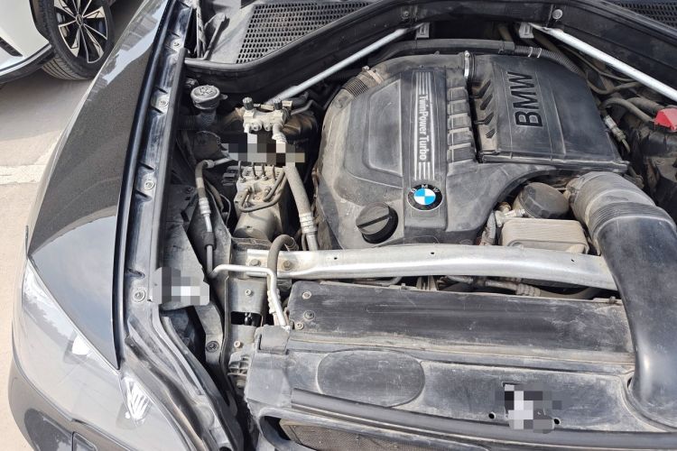 Used BMW X5 2011 xDrive35i U.S. specification Engine Bay Right