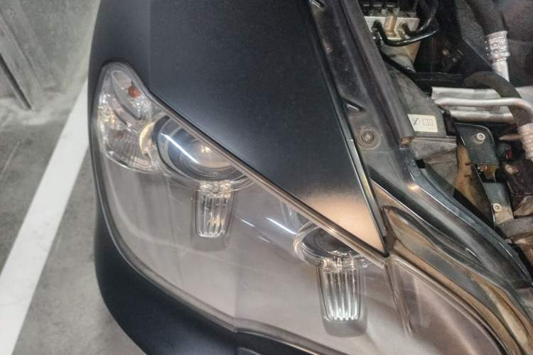 Used BMW X5 2011 xDrive35i Luxury Model Engine Bay Right