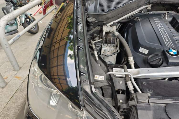Used BMW X5 2011 xDrive35i Luxury Edition Engine Bay Right
