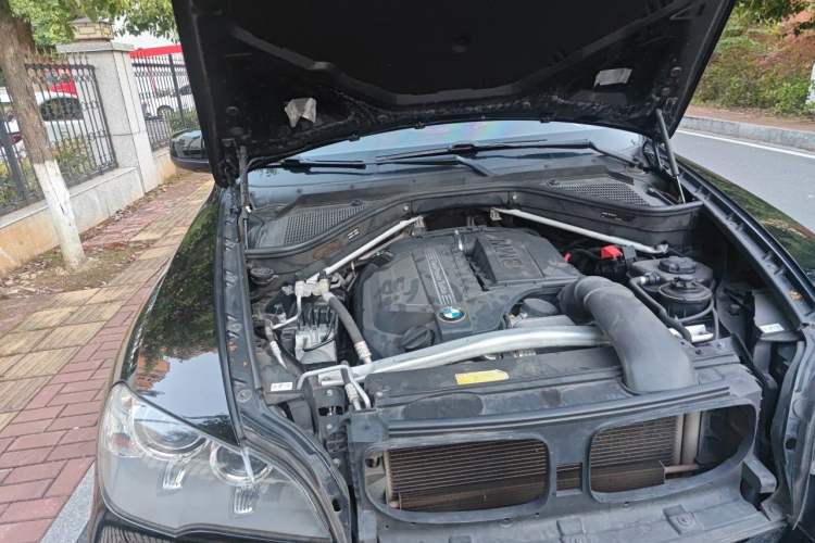 Used BMW X5 2011 xDrive35i Leading Model Engine Bay Right