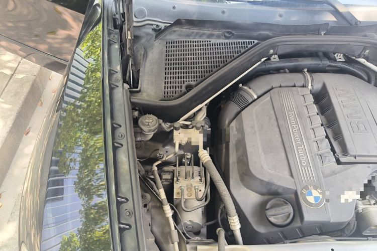 Used BMW X5 2011 xDrive35i Luxury Edition Engine Bay Right